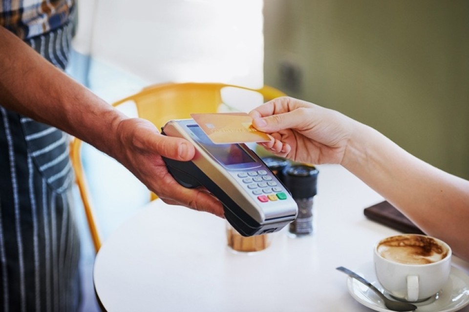 Hands,,Credit,Card,And,Waitress,With,Pos,At,Coffee,Shop