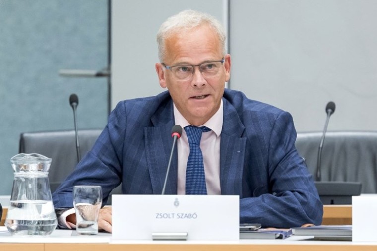 Szabó doet (klein) boekje open over zijn digitaliseringsstrategie