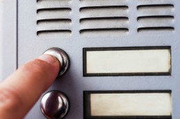 Gemeenten laten impact slimme deurbel onderzoeken