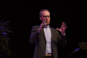 Echt Nep: Spelen met de realiteit in tijden van AI, deepfakes en de metaverse