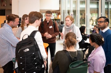 Onderzoekers in gesprek met breed publiek over AI