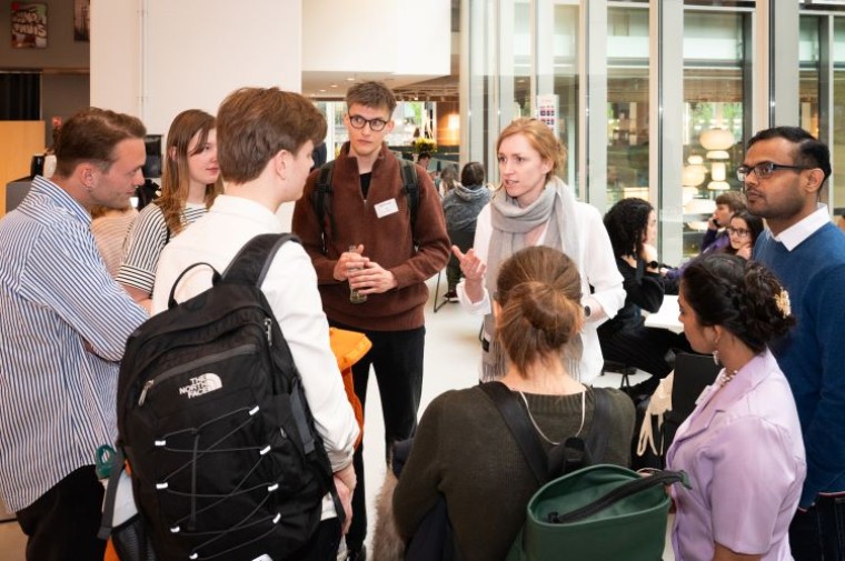 Onderzoekers in gesprek met breed publiek over AI