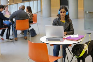 Geen enkele politieke partij heeft een toegankelijk partijprogramma (pdf)