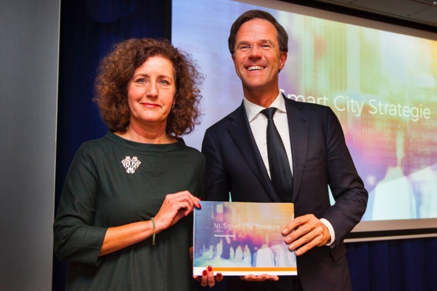 Haagse wethouder Ingrid van Engelshoven samen met premier Mark Rutte