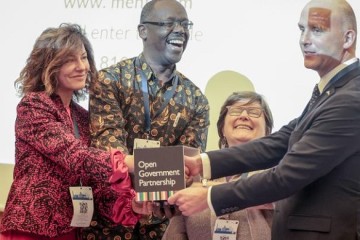 Open overheid, honing en hoop bij de Trevifontein