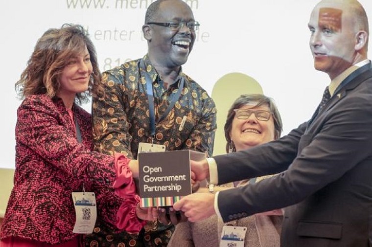 Open overheid, honing en hoop bij de Trevifontein