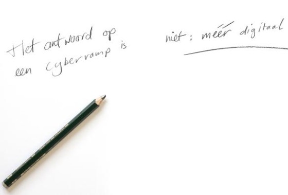 Het antwoord op een cyberramp is niet: méér digitaal