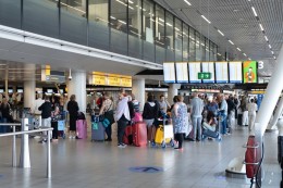 Experiment: digitale paspoortcontrole op Schiphol