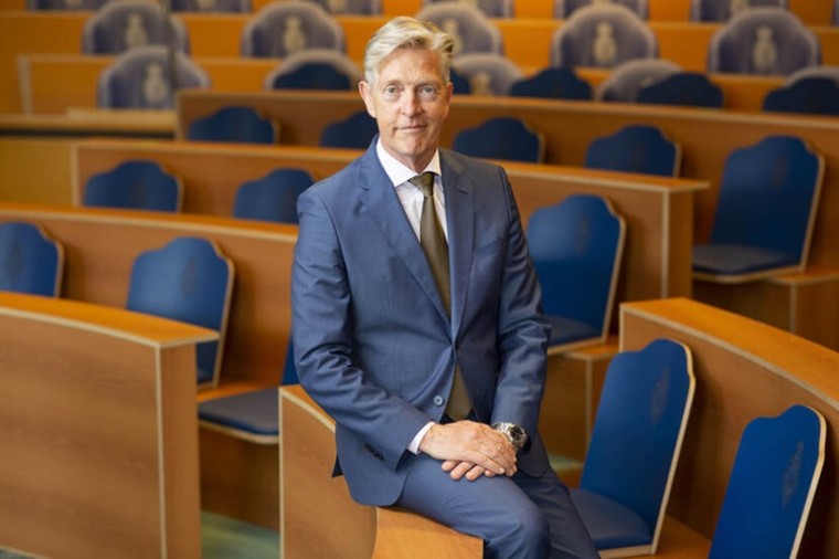 Hoe krijg je democratie tussen de oren van inwoners?