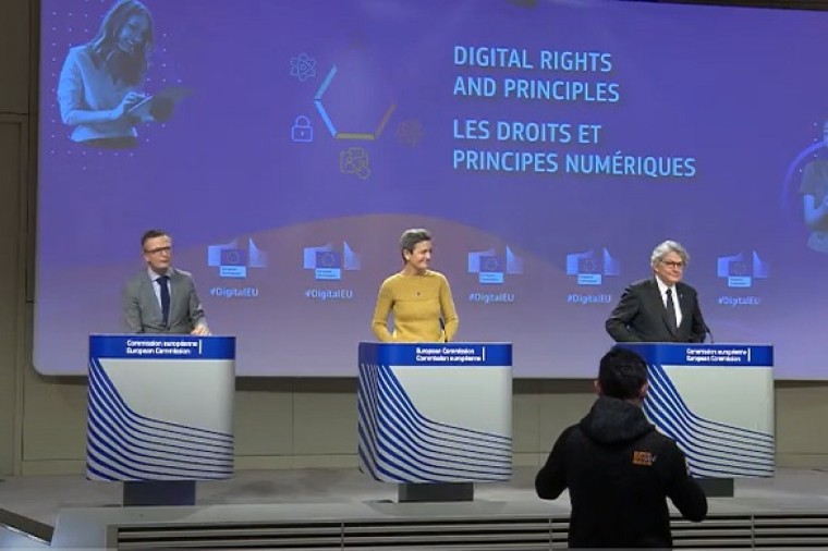 Europa verankert online rechten en plichten in digitale grondwet