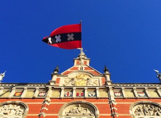 Gemeente Amsterdam doet ‘t zelf(s)