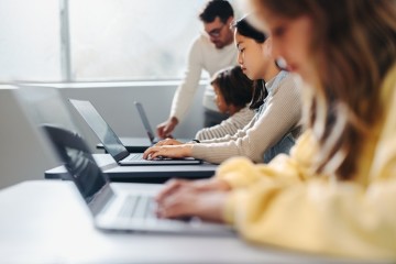 Kan het onderwijs op tegen de marktkracht van Big Tech en Edtech?