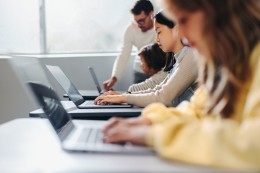 Kan het onderwijs op tegen de marktkracht van Big Tech en Edtech?