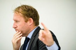 Kees Verhoeven breekt lans voor digitale infrastructuur