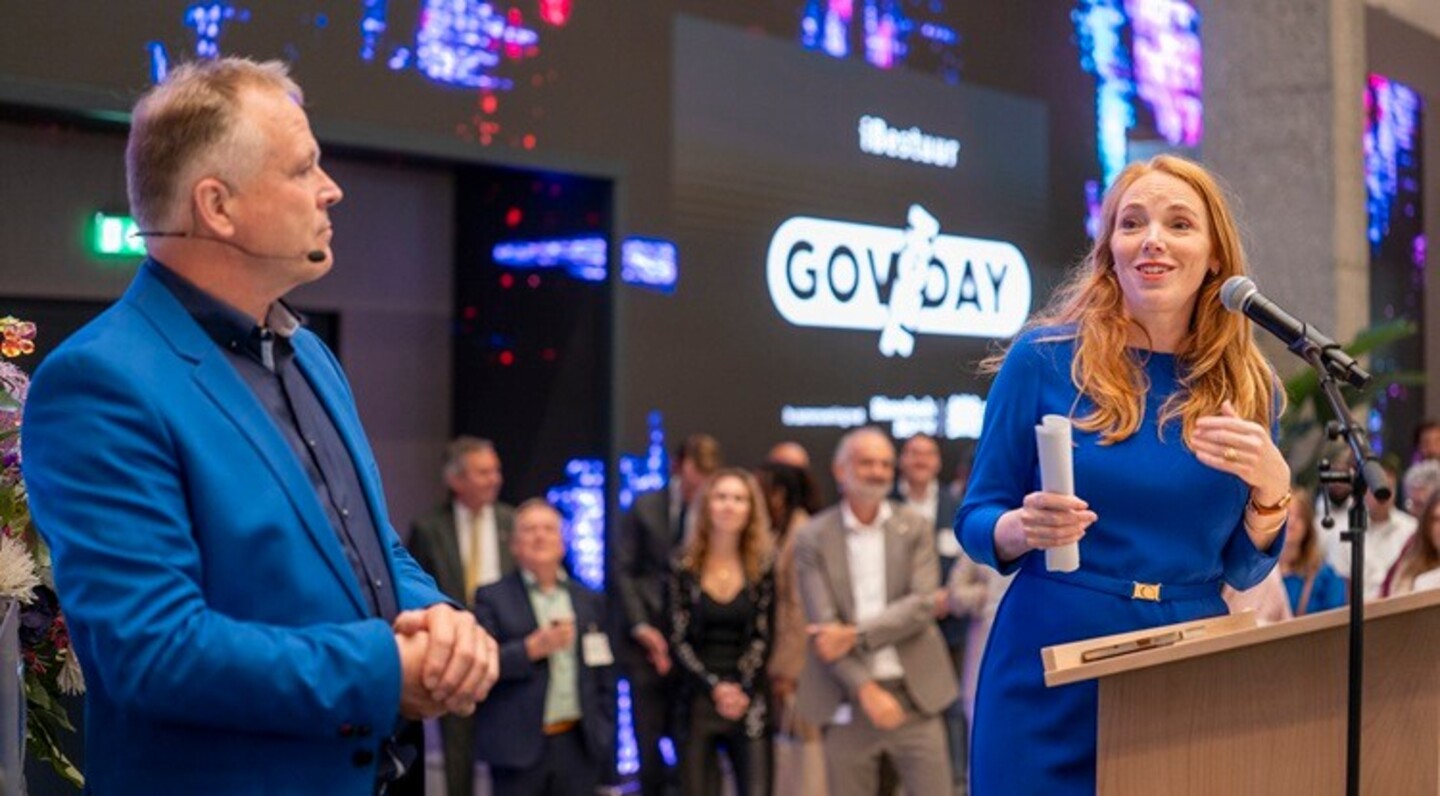Dagvoorzitter Frits Bussemaker en staatssecretaris Willemijn Aerdts