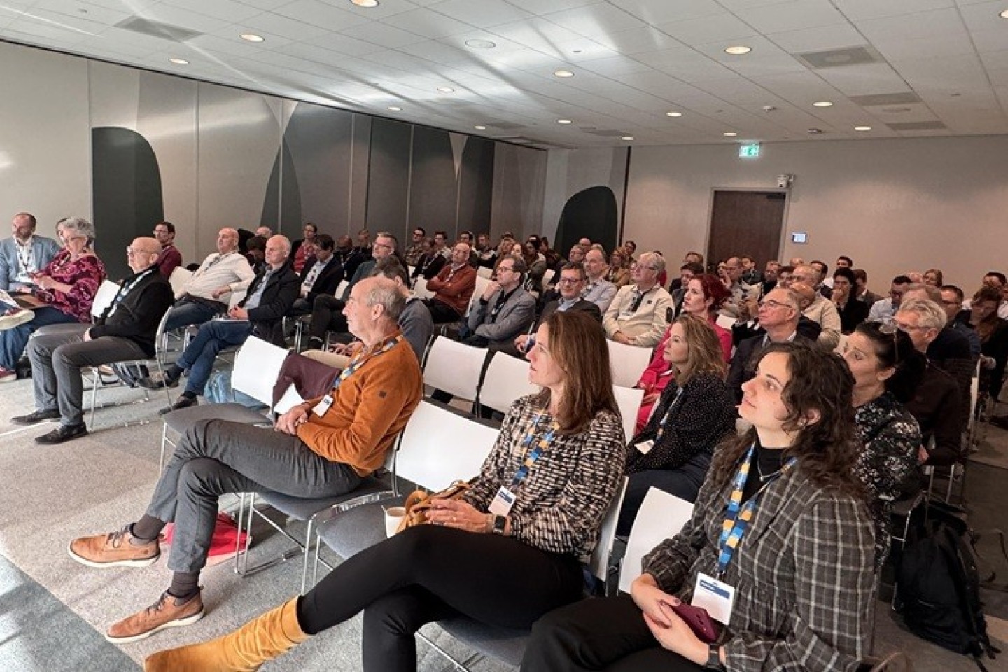 Zaal met toeschouwers