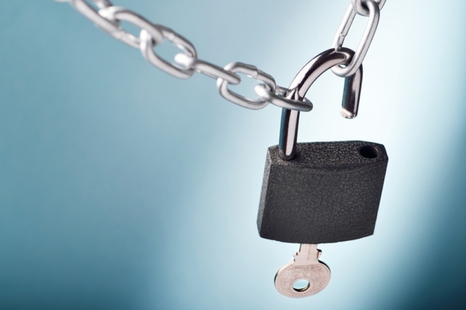 Ketting waarbij het hangslot geopend wordt