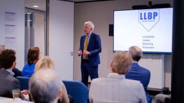 Alle generieke werkprocessen voor lokale belastingorganisaties op papier