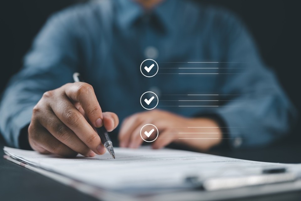 Businessman,Checking,Contract,Documents,Manage,Documents,And,Agreements,Contract,Signing|