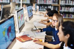 Het onderwijs alleen kan digitale kloof niet voorkomen