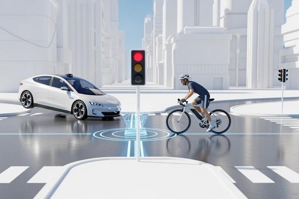 Een witte zelfrijdende auto en een fietser bij een verkeerslicht in een stedelijke omgeving met digitale verbindingslijnen.