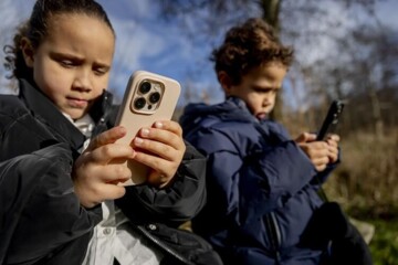 Macron vraagt om Europees verbod op sociale media voor jongeren onder 15 jaar