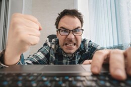 Zo verdient Facebook aan politieke woede 
