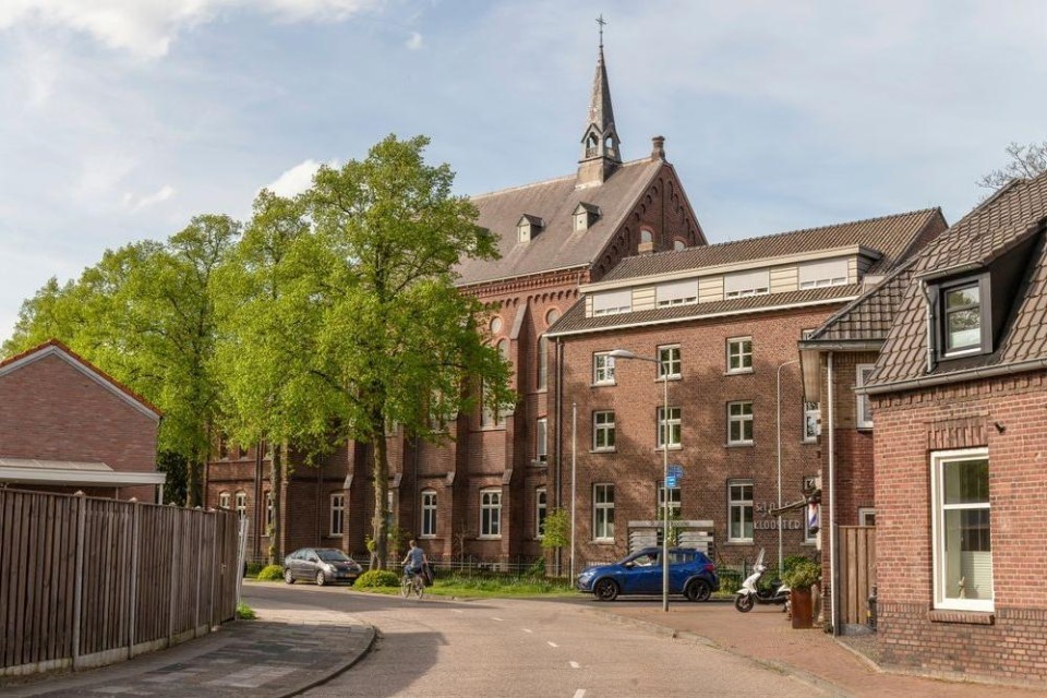 Straat en kerk in Venray