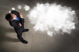 ‘Loop niet met je hoofd in de wolken’