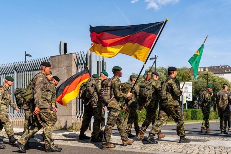  De Bundeswehr herdenkt de in de strijd gesneuvelde soldaten met een herdenkingsmars.
