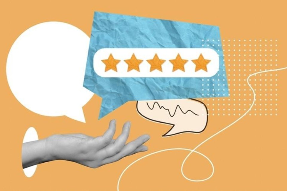 Oranje achtergrond, verschillende vormen van evaluatie getekend, o.a. sterren rating