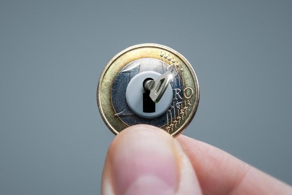 Euro met sleutel erin