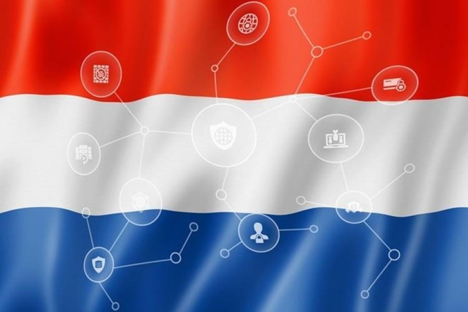 Nederlandse vlag met digitale tekens erop