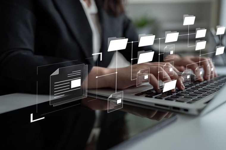 Rijksambtenaar gemotiveerd, maar nog zoekende in informatiebeheer