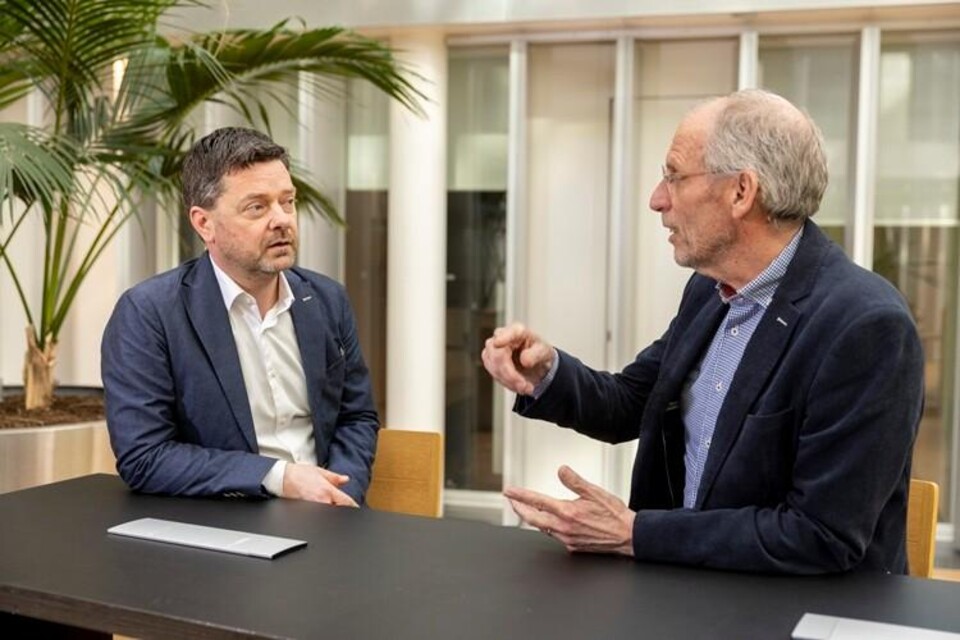 Jochem de Groot en Ron Kolkman aan tafel in gesprek