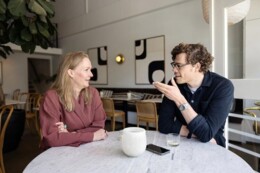 Het gesprek: Hoe we de machtscode kunnen kraken