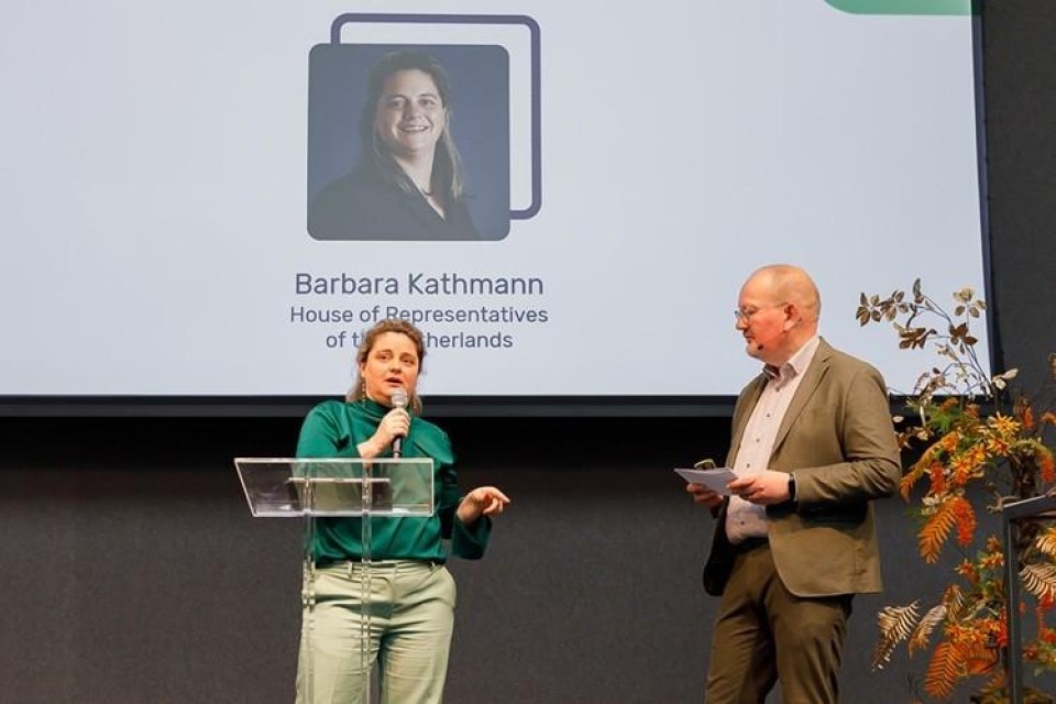 Barbara Kathmann op het podium tijdens het Data Sharing Festival