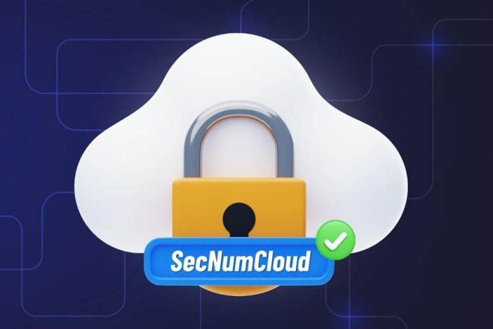 Witte wolk op donkerblauwe achtergodn met hangslot voorop en tekst SecNumCloud