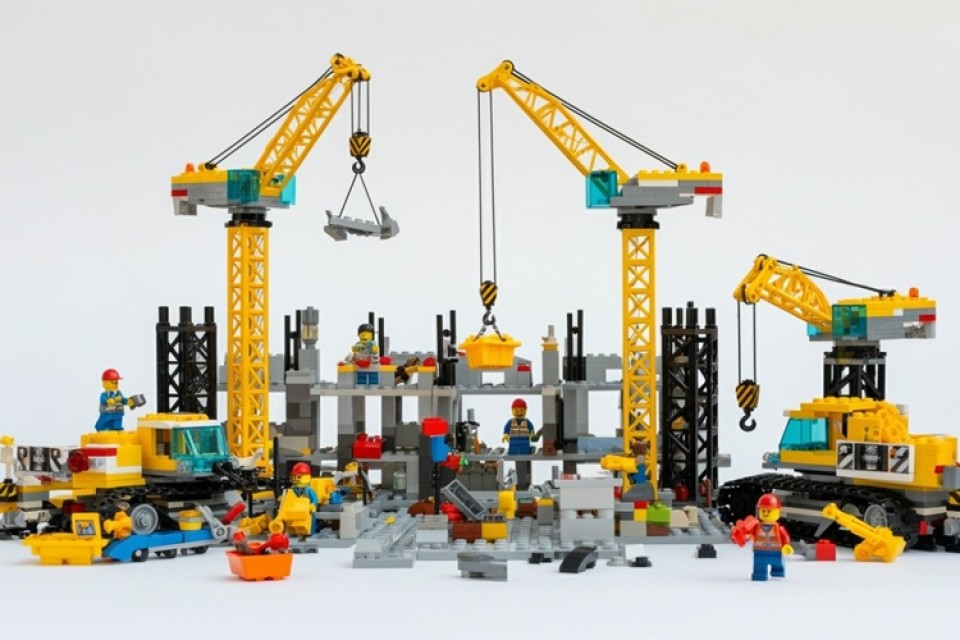 Lego,Construction,Site,With,Cranes,White,Background