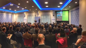 Papieren normen en rode pennetjes